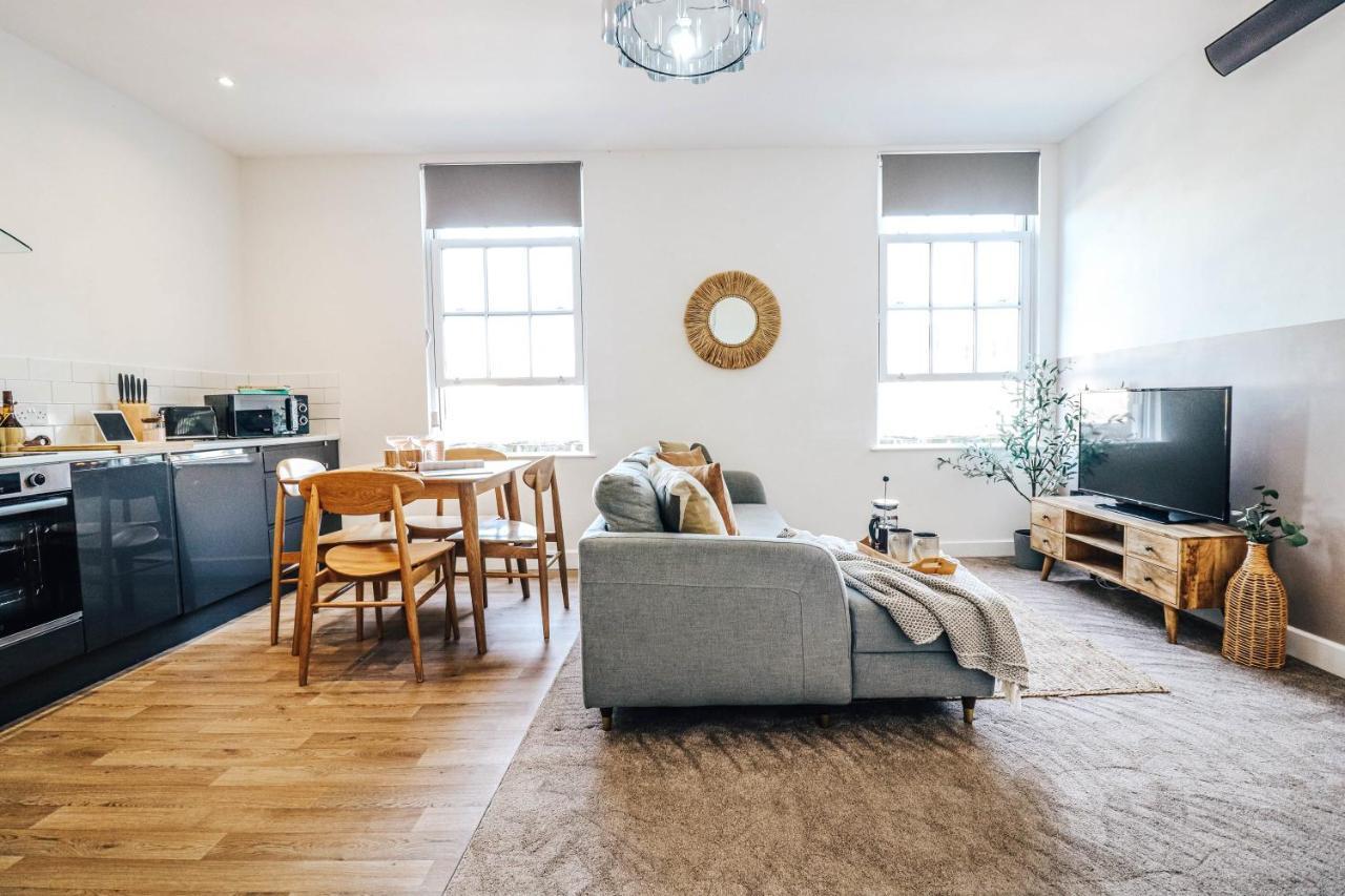Principality View Apartment Two, By Solace Stays Кардифф Экстерьер фото
