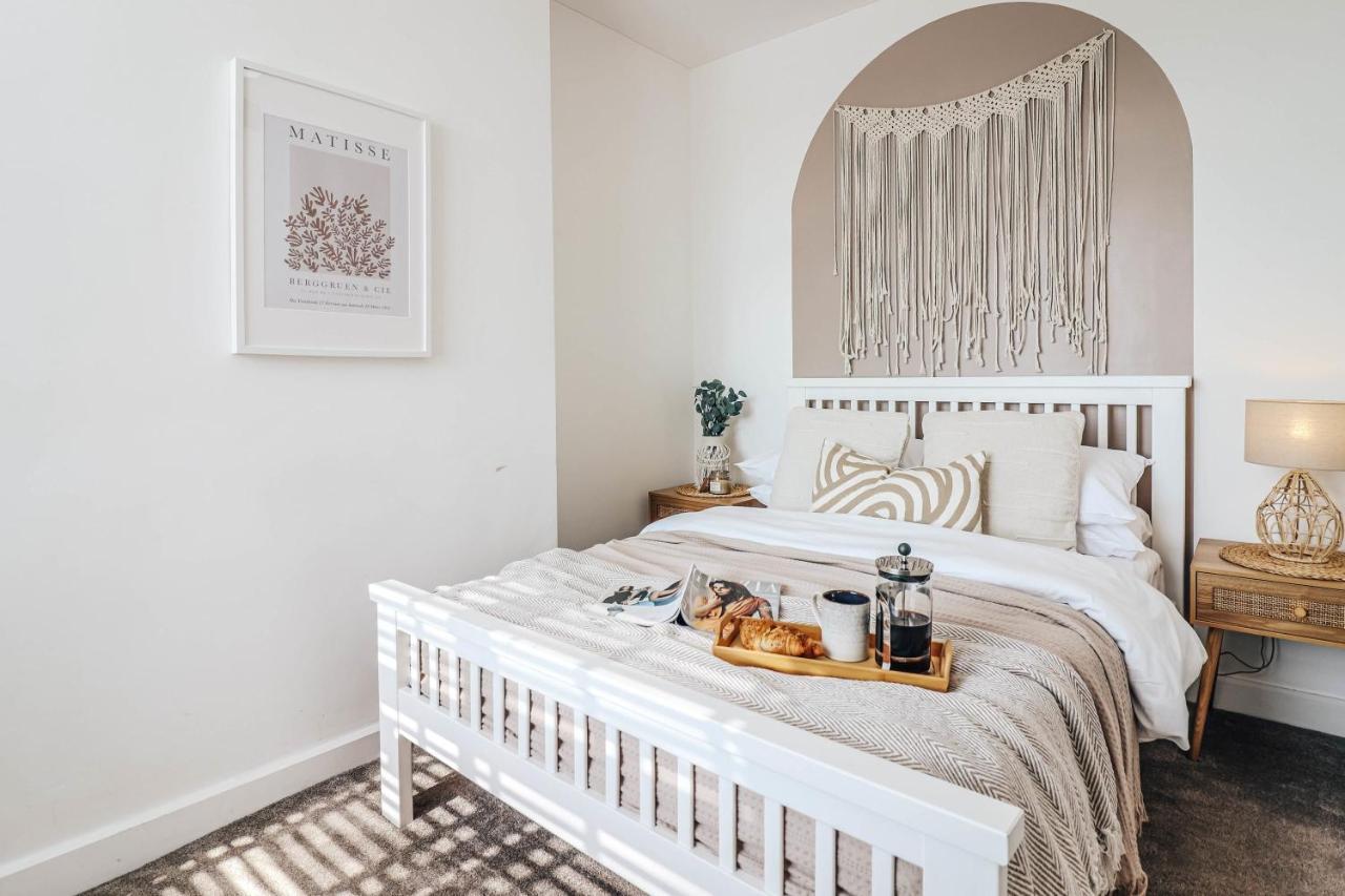 Principality View Apartment Two, By Solace Stays Кардифф Экстерьер фото