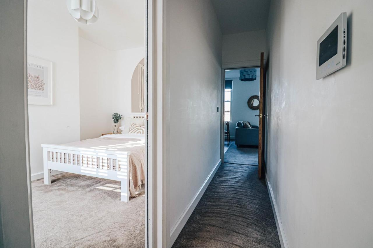 Principality View Apartment Two, By Solace Stays Кардифф Экстерьер фото