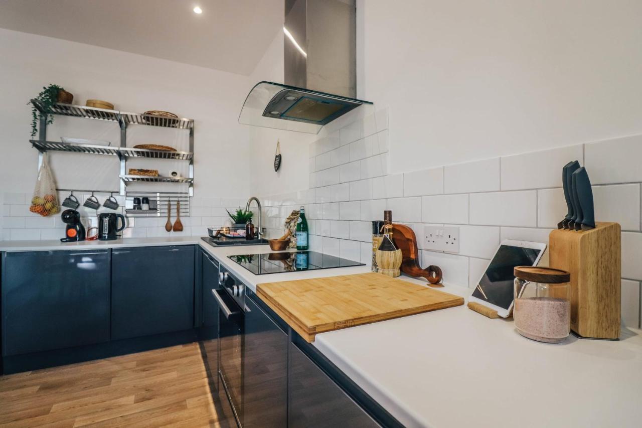 Principality View Apartment Two, By Solace Stays Кардифф Экстерьер фото