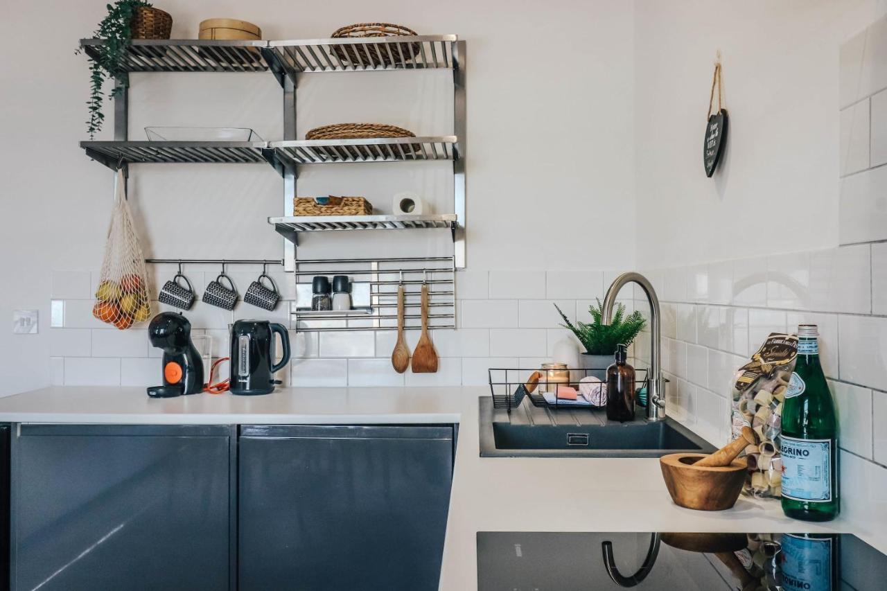 Principality View Apartment Two, By Solace Stays Кардифф Экстерьер фото