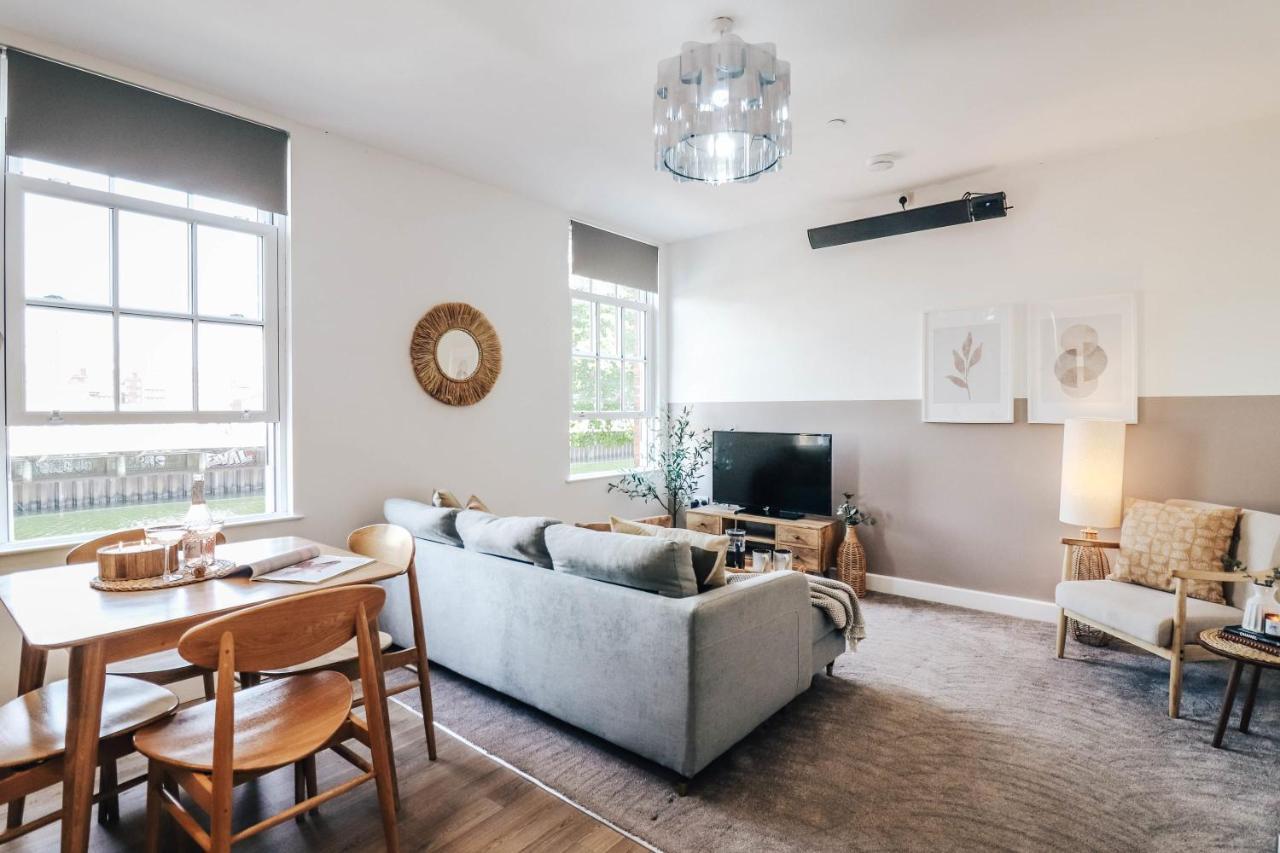 Principality View Apartment Two, By Solace Stays Кардифф Экстерьер фото
