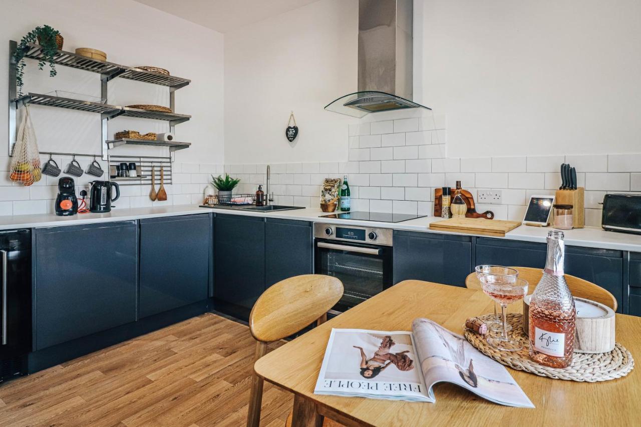 Principality View Apartment Two, By Solace Stays Кардифф Экстерьер фото